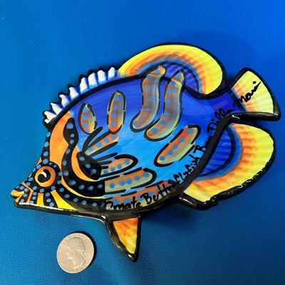 COLORFUL GLAZED ARTIST SIGNED â€œORNATE BUTTERFLY FISHâ€ DISH