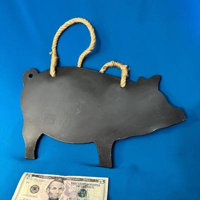 FUN 2-SIDED PIG SHAPED CHALK BOARD WITH ROPE HANDLE FOR HANGING