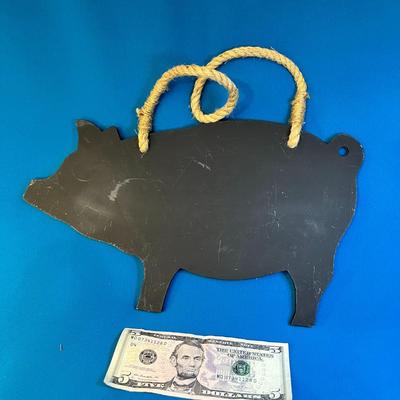 FUN 2-SIDED PIG SHAPED CHALK BOARD WITH ROPE HANDLE FOR HANGING