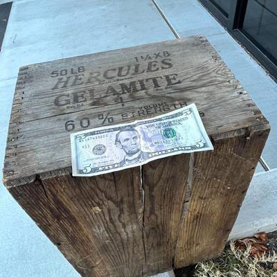 VINTAGE WOODEN HERCULES POWDER DOVETAILED BOX WOOD BURNED LETTERING