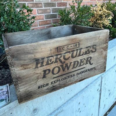 VINTAGE WOODEN HERCULES POWDER DOVETAILED BOX WOOD BURNED LETTERING