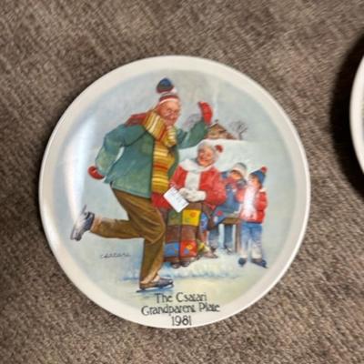 3 grandparent themed collector plates