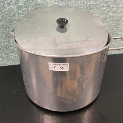 13" Stainless Steel Pot w/Lid