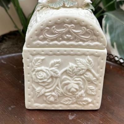 Pretty ceramic box