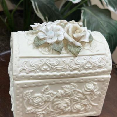 Pretty ceramic box