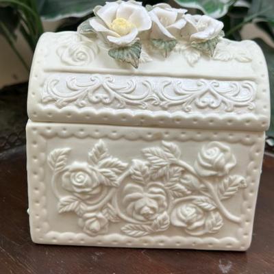 Pretty ceramic box