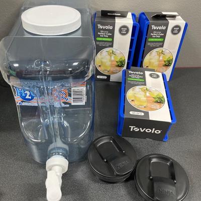 H2O plastic water dispenser and ice trays