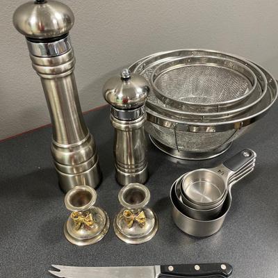Pepper grinders, strainers, wusthof knife and measuring cups
