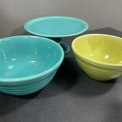 2 pottery bowls and cake stand