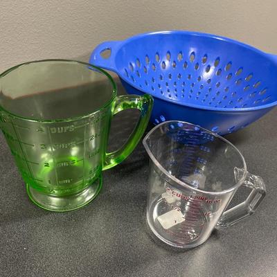 Uranium glass Measuring cups and colander