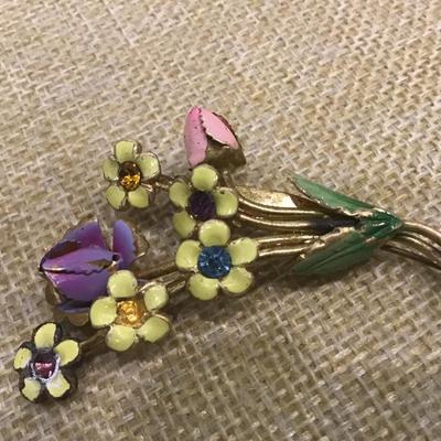 Flower In Pastel Enamel  & Gold Tone Vintage Brooch