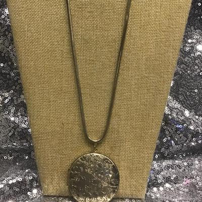 Vintage  Large Metal Detailed Vine Locket Pendant Chain Necklace