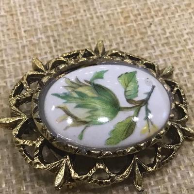 Porcelain  Flowers Cameo. Goldtone Costume  Pin Brooch