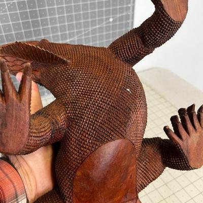 Carved Wood Iguana 