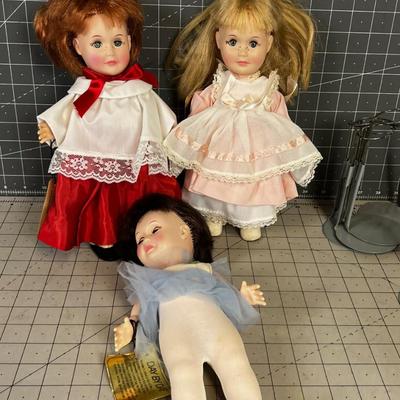 3 Dolls with Extra Stands Effennbee Day Dolls: Monday, Tuesday and Saturday Dolls 