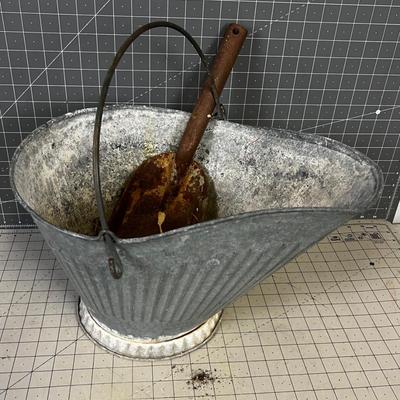 COAL ASH Bucket with Shovel 