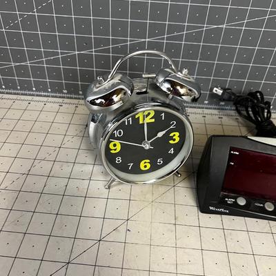 2 Clocks, Digital and Batterie Operated