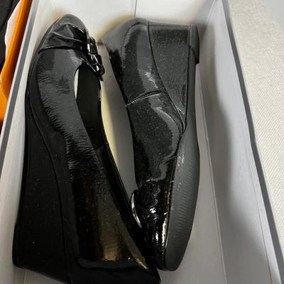 Mostly NEW! Odd Lot of NEW SHOES - Many Smaller Sizes