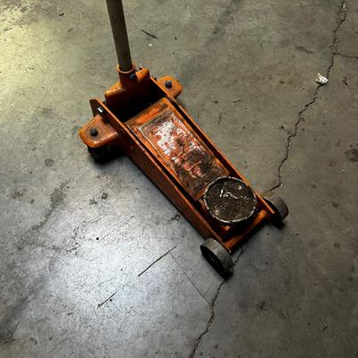 Central Hydraulic 2-1/4 Ton Floor Jack 