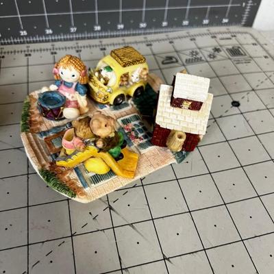 3 Little Tea Pot Sets for DÃ©cor' Miniature: School Bears, Thanksgiving and Roses. 