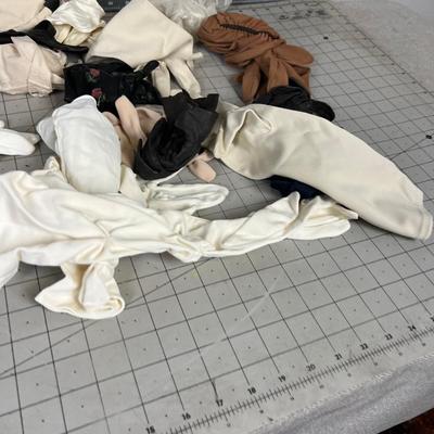 Large Pile of VINTAGE Ladies Gloves 