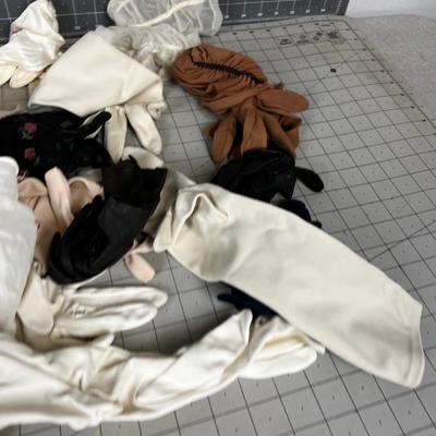 Large Pile of VINTAGE Ladies Gloves 