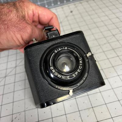 KODAK Brownie Special  Six16 