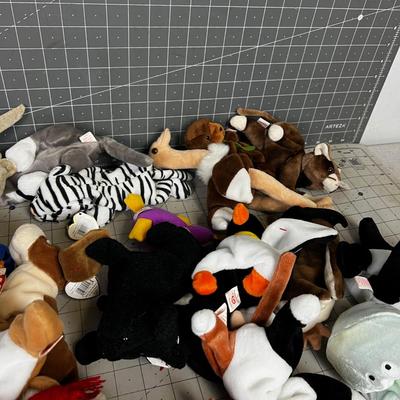 Giant Lot of BEANIE BABY'S (26) 