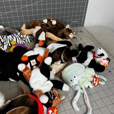 Giant Lot of BEANIE BABY'S (26) 