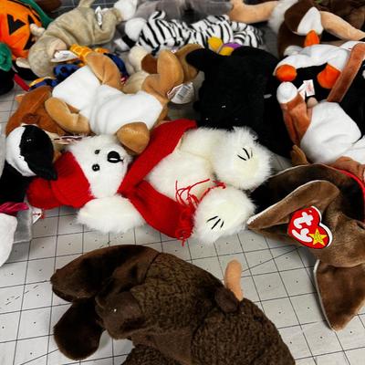 Giant Lot of BEANIE BABY'S (26) 