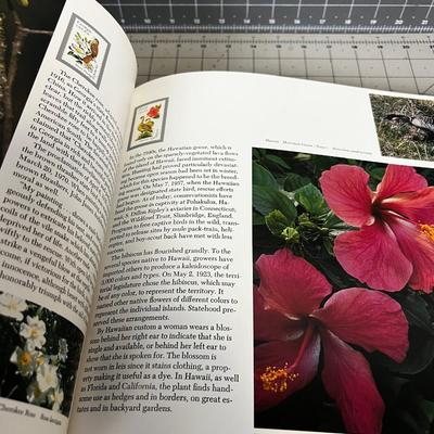 Birds and Flower of the 50 States commemorative Stamp Book 