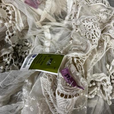 (6) MIMI,  Lace Shall -  NEW 