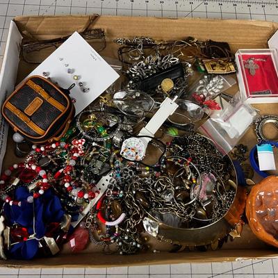 Tray of Jewelry All kinds