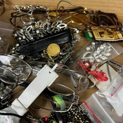 Tray of Jewelry All kinds