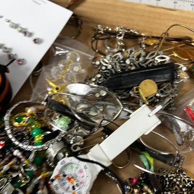 Tray of Jewelry All kinds