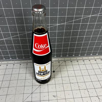Mud Island 10 once COCA COLA Bottle COLLECTIBLE! 