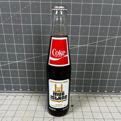 Mud Island 10 once COCA COLA Bottle COLLECTIBLE! 