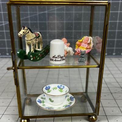 Miniature box with miniatures 