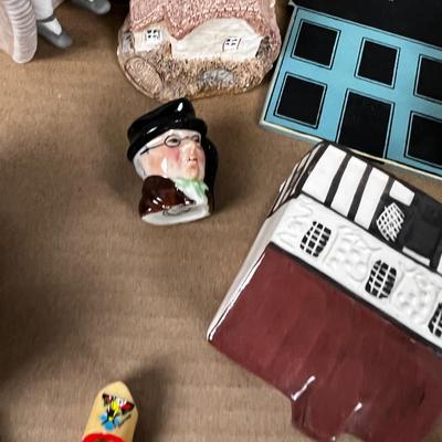 Tray Miniatures and Collectibles