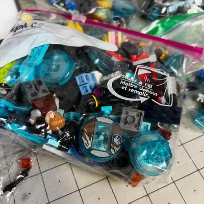 LEGO Dimensions  USB Portal Pad with Mini Parts and Figures like the Simpsons 