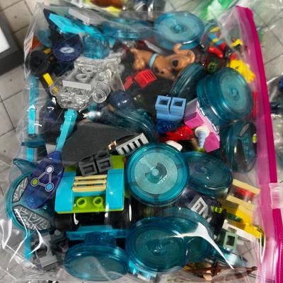 LEGO Dimensions  USB Portal Pad with Mini Parts and Figures like the Simpsons 