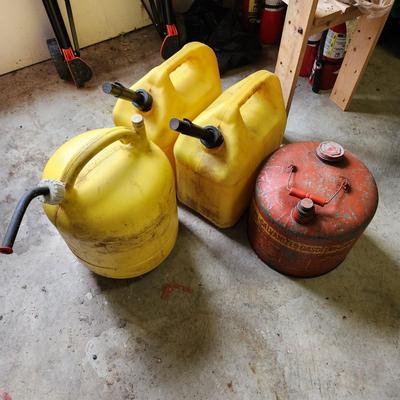 4 Fuel containers Diesel Gas