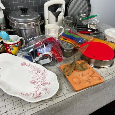 Large lot of Kitchen Items