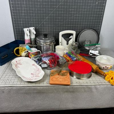Large lot of Kitchen Items