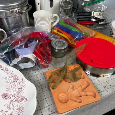 Large lot of Kitchen Items