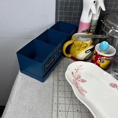 Large lot of Kitchen Items