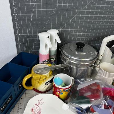 Large lot of Kitchen Items