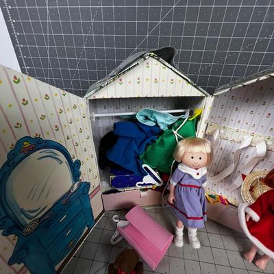 Madeline Doll House, Madeline and Friend
