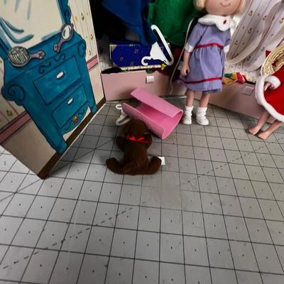 Madeline Doll House, Madeline and Friend