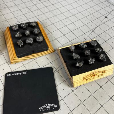 Karen Foster Click IT Embossing set. Set Eyelets with a single click.